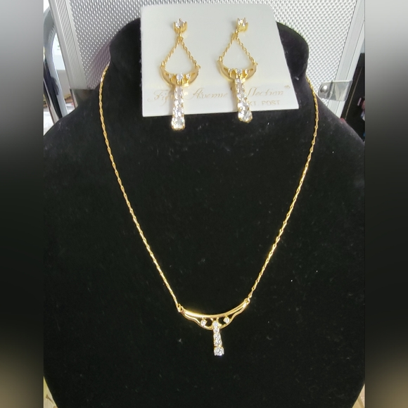 Fifth Avenue necklace and earrings set - Picture 2 of 5